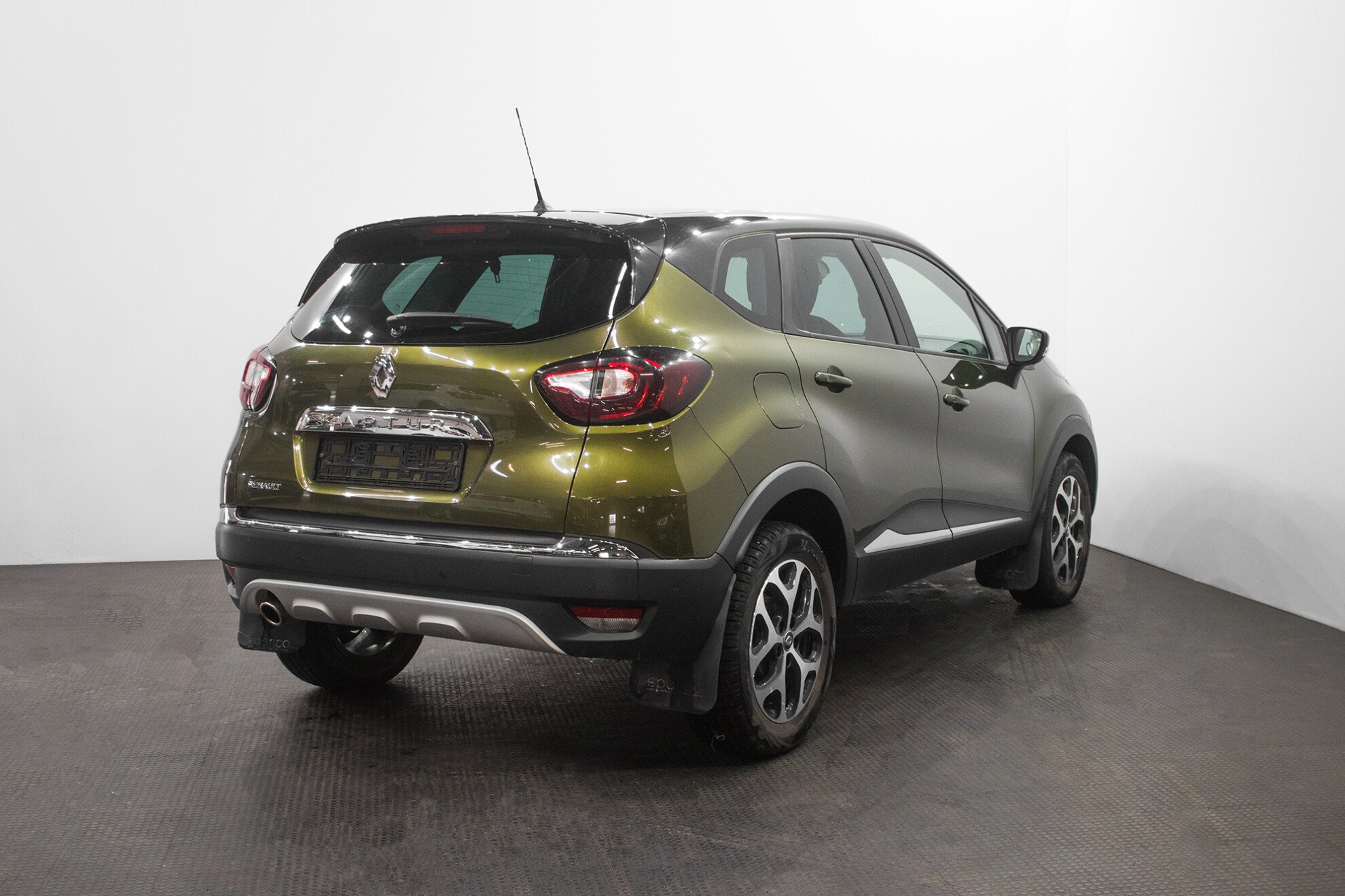 Купить Renault Kaptur 1.6 CVT (114 л.с.) 2017 года в Красноярске | Продажа  Рено Каптюр за 799 000 руб. БУ в кредит в «Автосалон124»