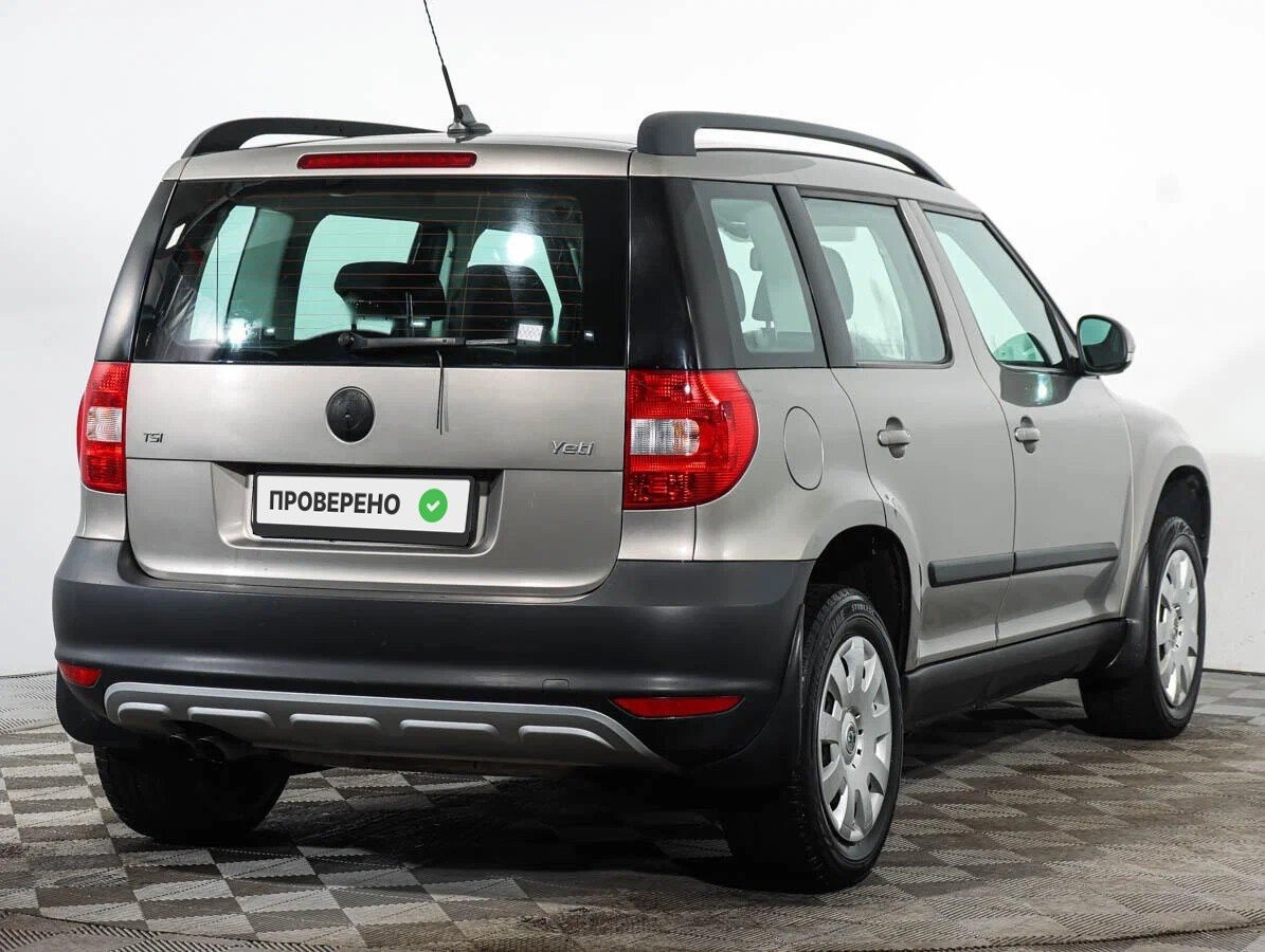 Шкода йети механика отзывы. Skoda Yeti 2012. Шкода Йети 1.2 2012. Шкода Йети 2012 салон. Шкода Йети 2012 вид сбоку.