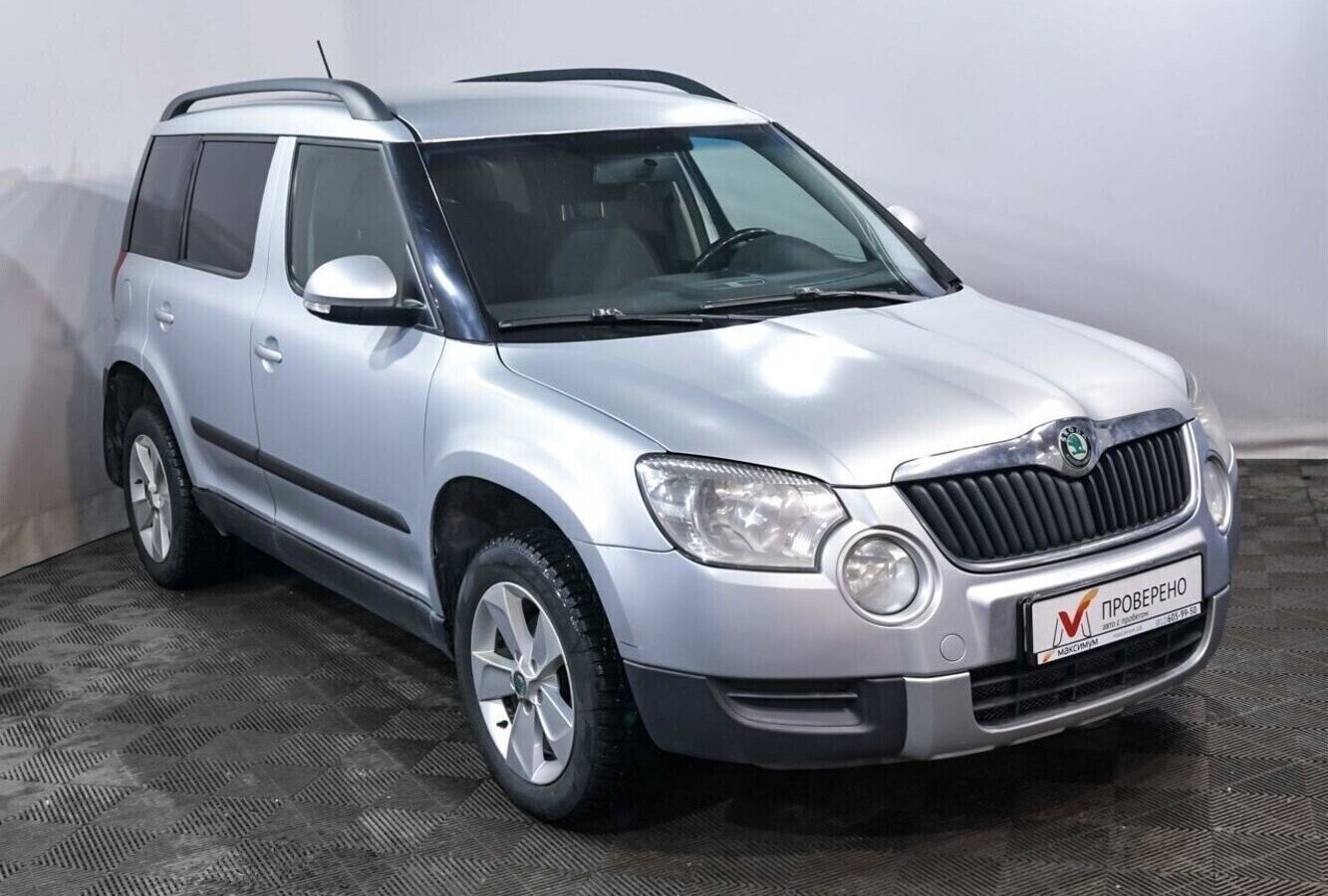 Йети спб. Шкода етти 2011. Шкода Йети 2011 года. Skoda Yeti 2011 Silver. Машина Йети Шкода серебристая.