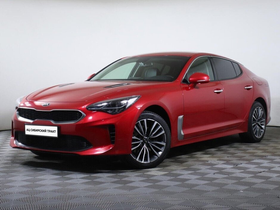 Kia Stinger красный