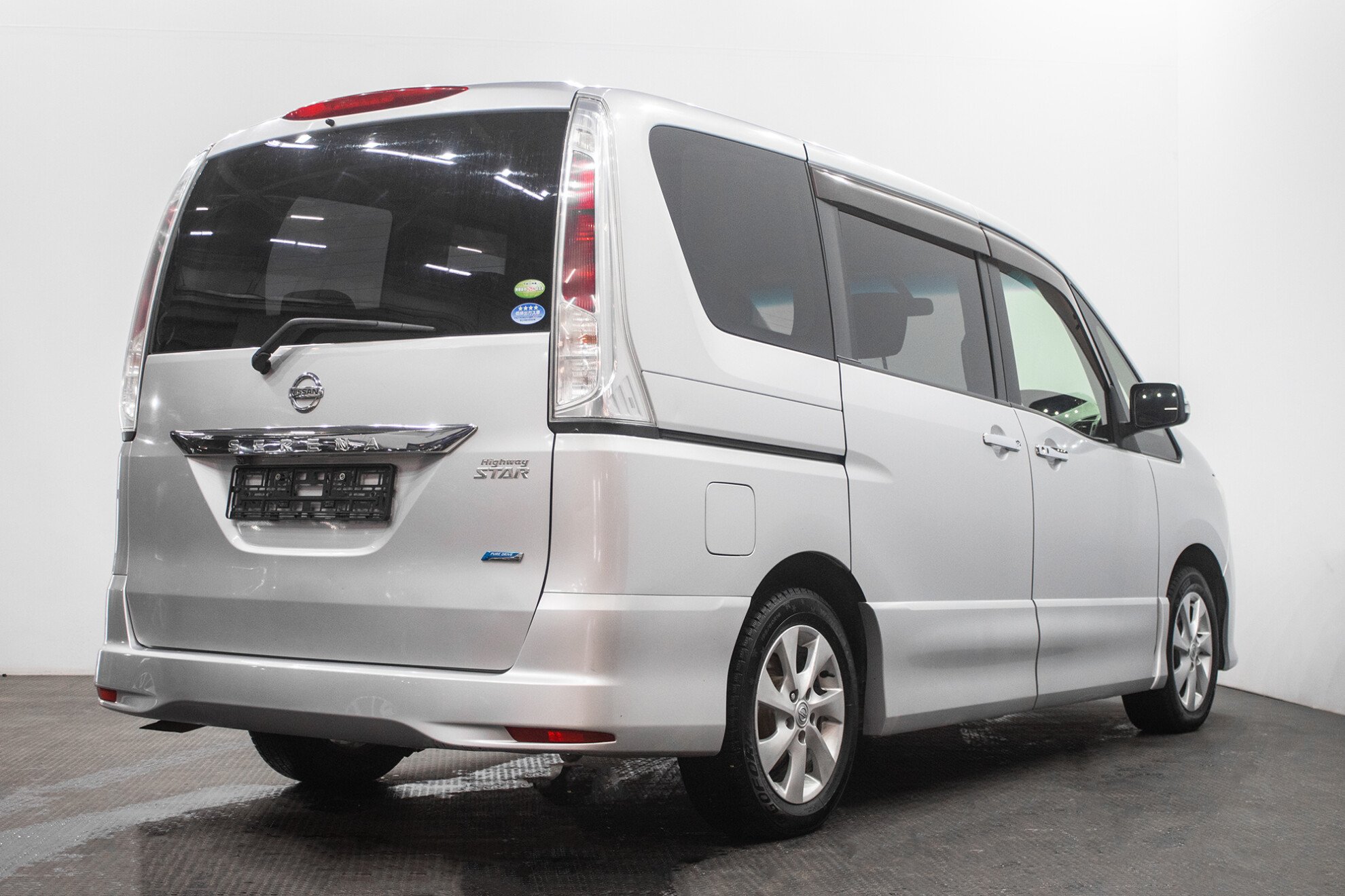 Nissan Serena 2