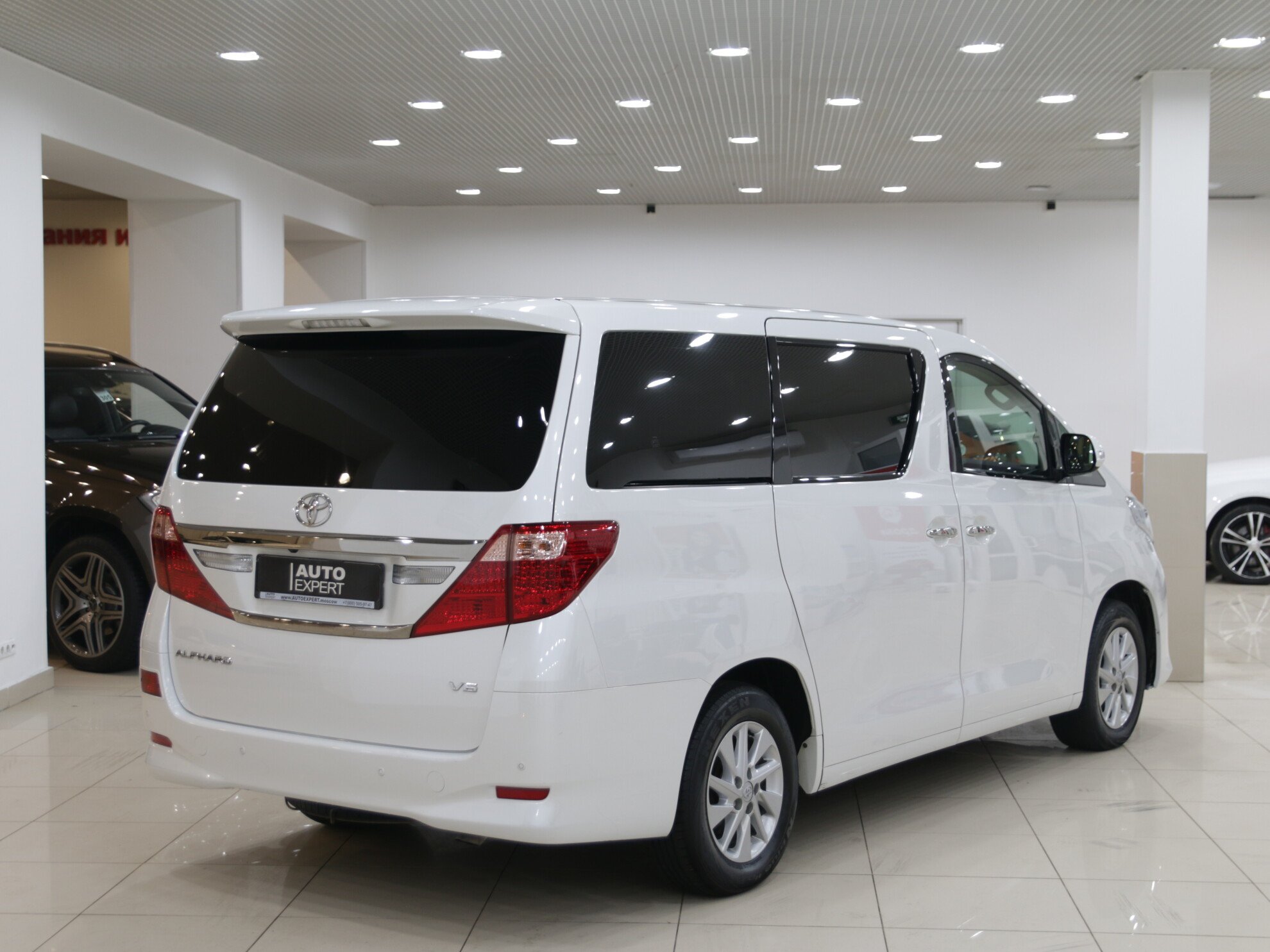 Тойота альфард 3.5. Тойота альфард 2014. Тойота альфард обои. Toyota Alphard Wallpaper.