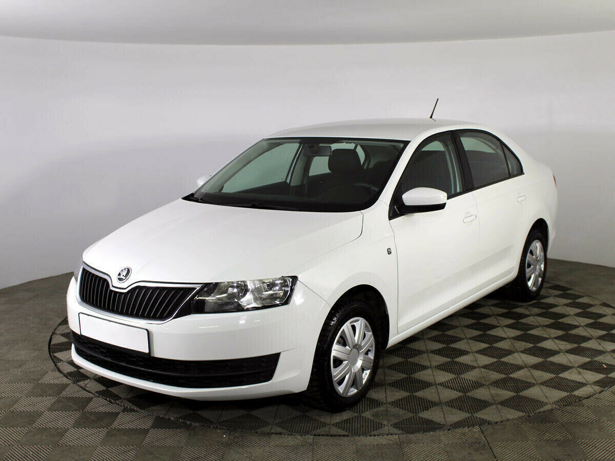 Машина Skoda Rapid 2015