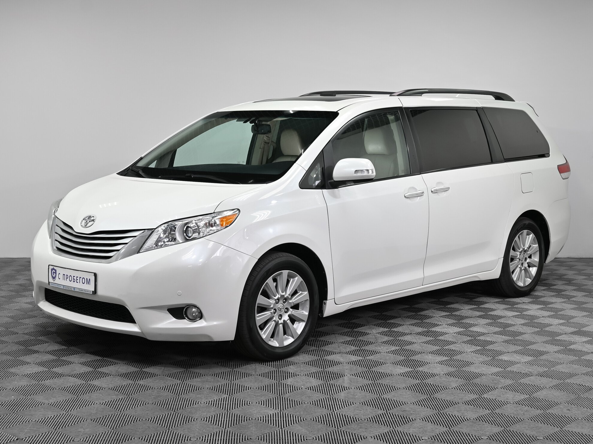 Тойота сиенна 3.5. Toyota Sienna 2015. Toyota Sienna 2010. Toyota Sienna III 2009. Минивэн Тойота Сиенна.