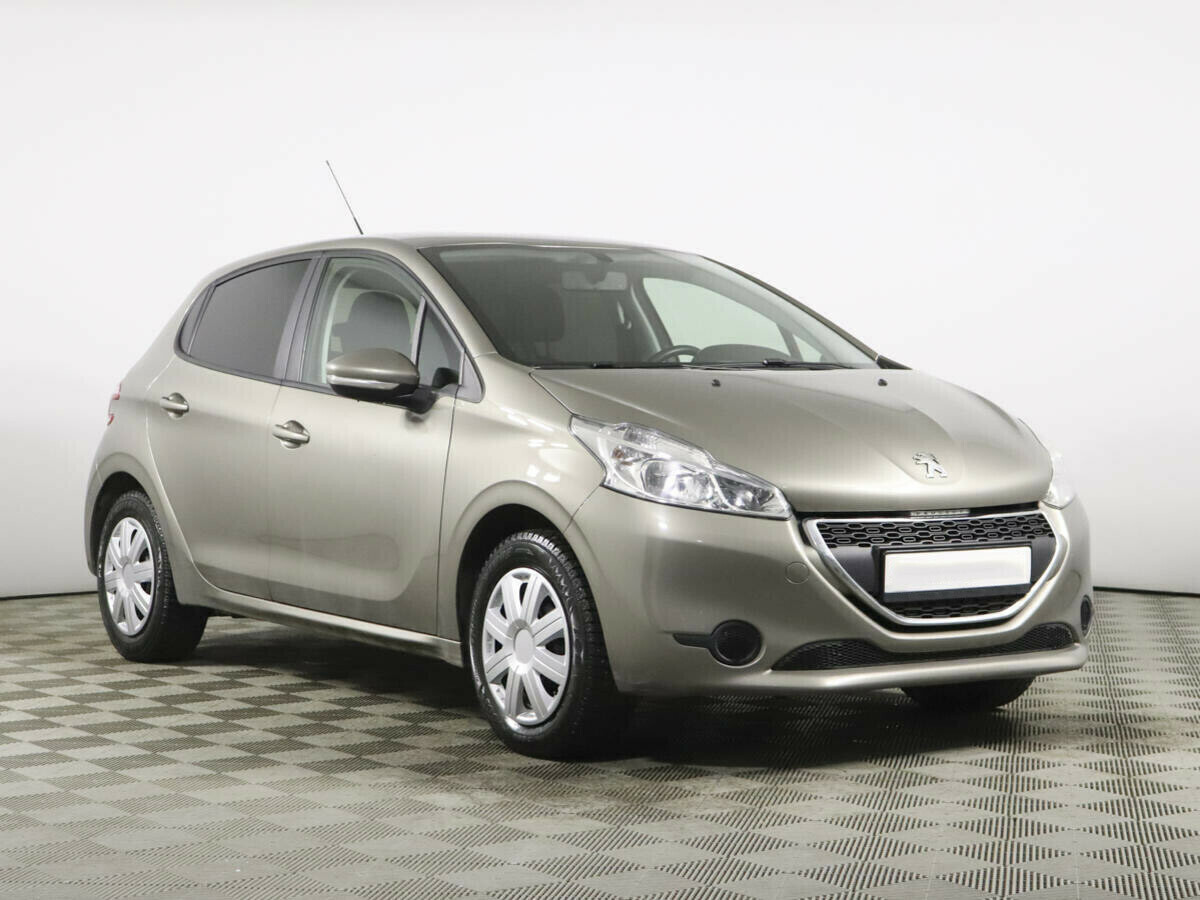 Авто клевер санкт петербург с пробегом. Пежо 208 2014. Peugeot 208 2005. Пежо 208 2012 робот. Клевер авто отзывы.