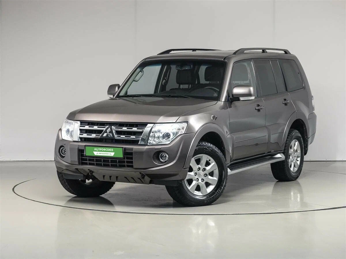 Митсубиси паджеро дилеры. Mitsubishi Pajero 2014. Митсубиси Паджеро 4 черный. Коричневый Митсубиси Паджеро 2014 авто ру.