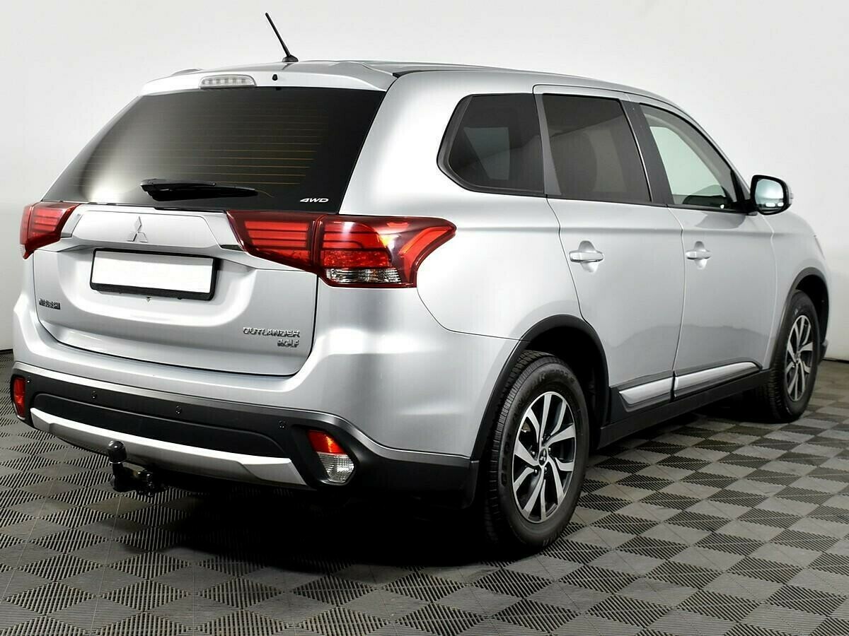 Mitsubishi outlander 3 2015. Mitsubishi Outlander 3 Рестайлинг 2. Mitsubishi Outlander 2015 Рестайлинг. Митсубиси Аутлендер 3 Рестайлинг.