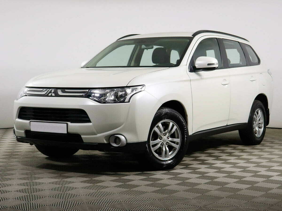 Митсубиси аутлендер 2013 2.0. Mitsubishi Outlander III (2012-2015). Mitsubishi Outlander 2013. Мицубиси Аутлендер 2013. Mitsubishi Outlander 2012-н.в./III.