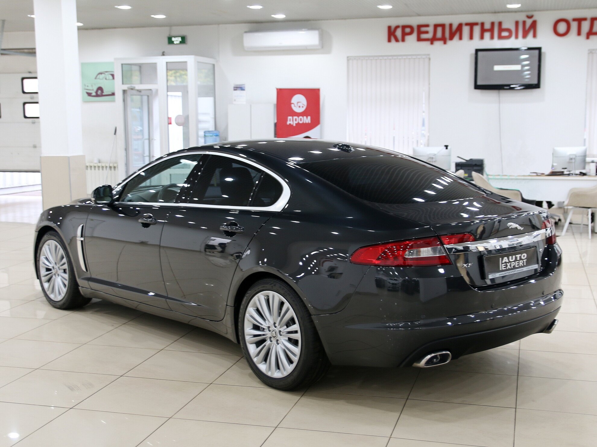 Jaguar XF 2011