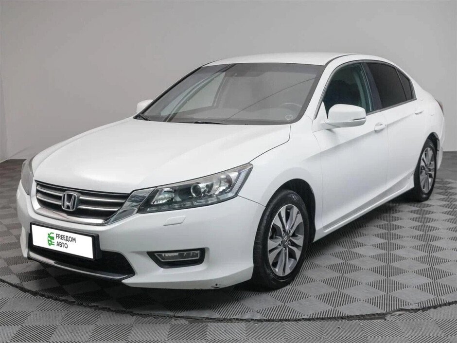 Хонда аккорд 2013 2.4. Honda Accord 9 Рестайлинг. Хонда Аккорд 9 белая. Accord 9 белый.