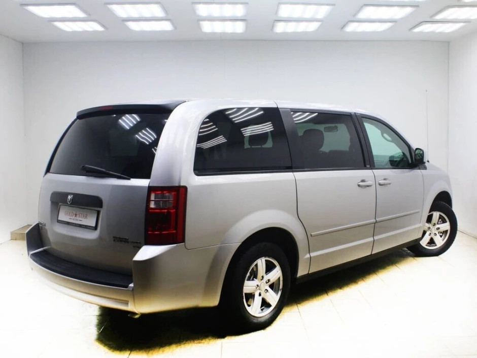 Dodge Caravan 2009 замена магнитолы.