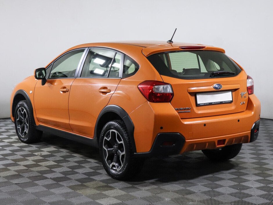 Subaru XV 2012. Субару XV оранжевый.