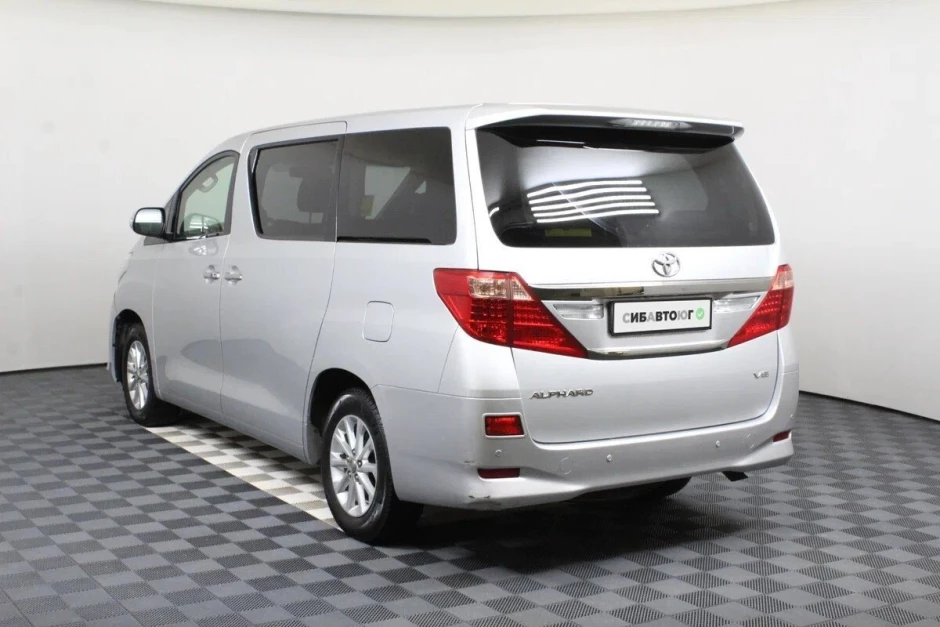 Toyota Alphard II