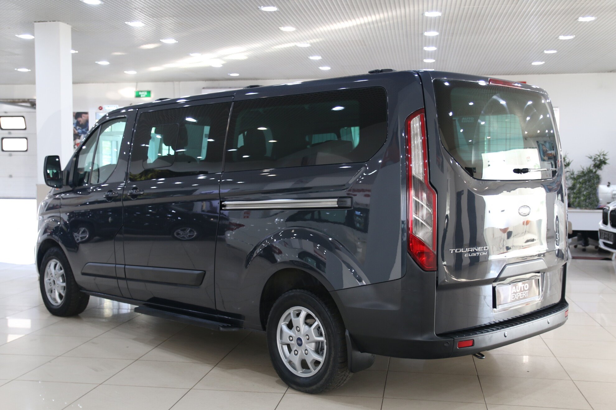 Ford tourneo custom 2.2. Caravelle Comfortline long 2.0 BITDI, 204 Л.С., 7-АТ (DSG) 4motion. Фольксваген Транспортер черный. Фольксваген Каравелла авито.