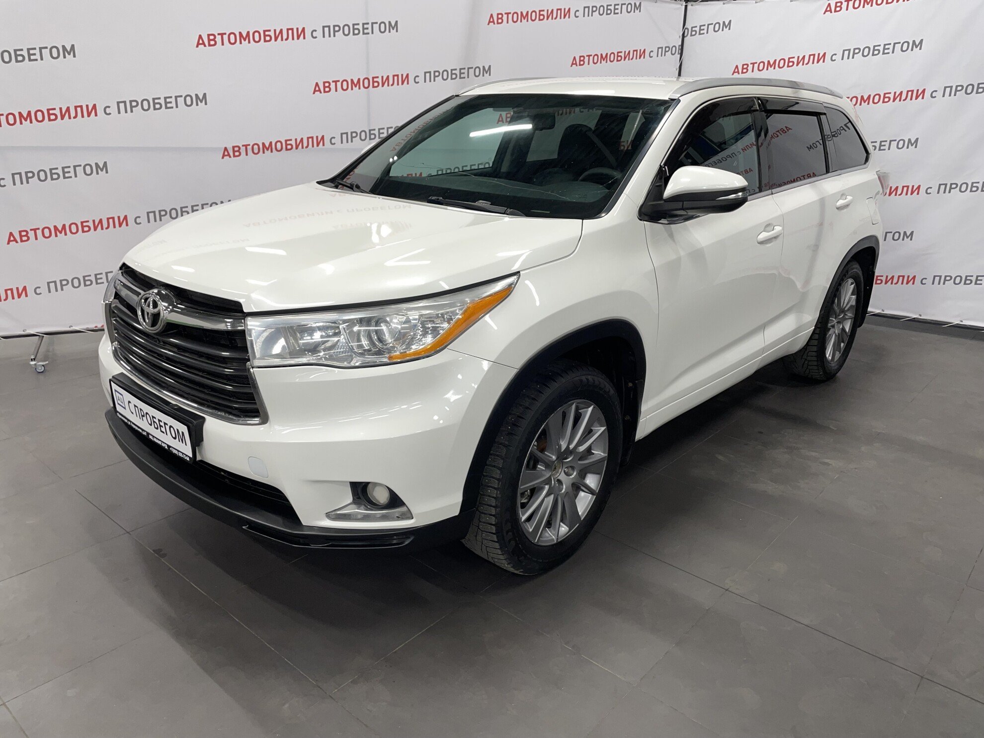 Купить Toyota Highlander 2.7 AT (188 л.с.) 2016 года в Красноярске |  Продажа Тойота Highlander за 1 869 000 руб. БУ в кредит в «Автосалон124»