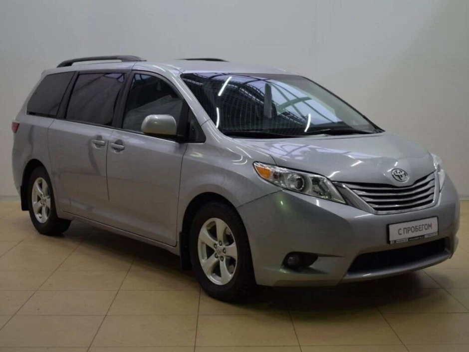 Тойота сиенна двигатели. Toyota Sienna 3.5 at. Toyota Sienna 2017. Toyota Sienna 3 Рестайлинг 2. Toyota Sienna 3 фары передние.