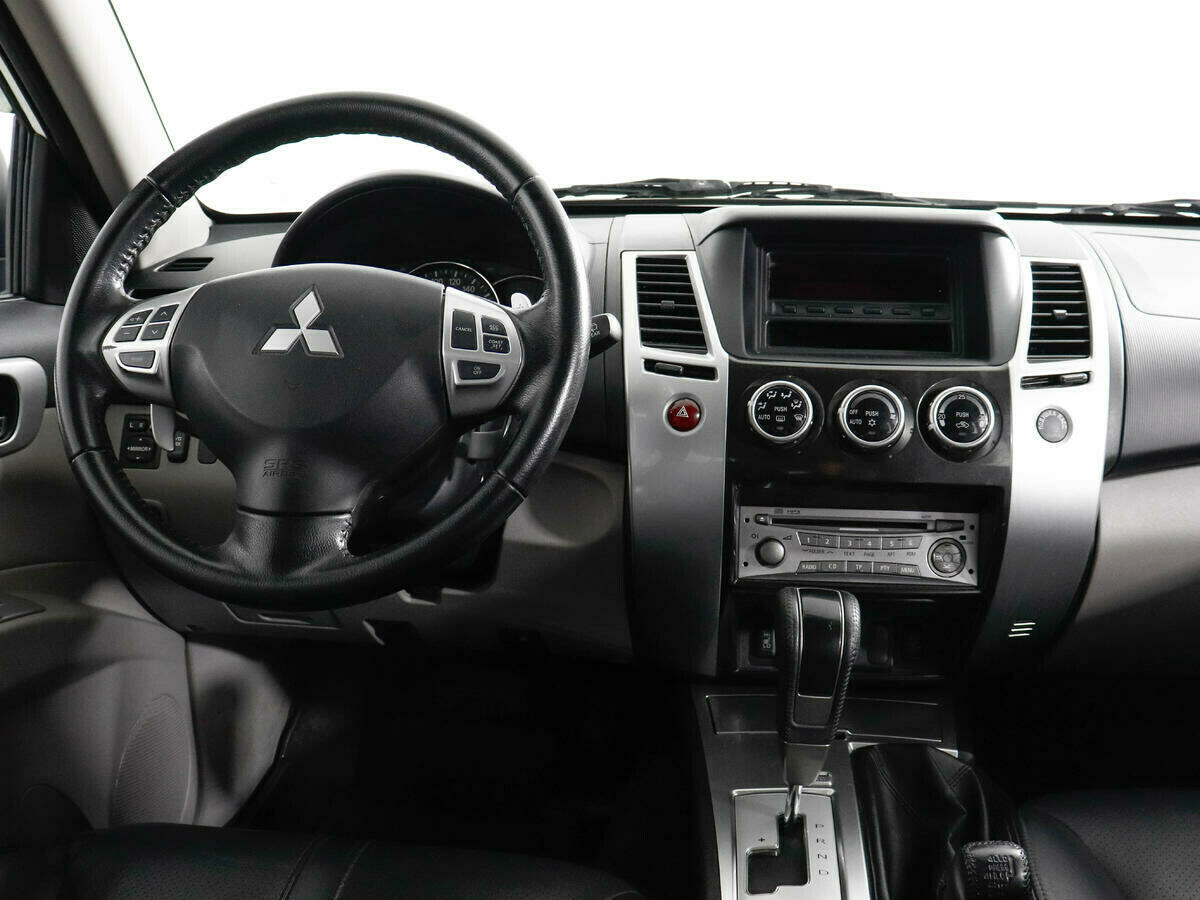 Мицубиси паджеро 2011. Mitsubishi Pajero Sport белый 2011. Mitsubishi Pajero Sport 2011. Митсубиси Паджеро спорт 2011. Мицубиси Pajero Sport 2011.