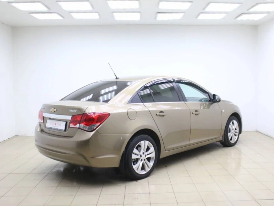 Chevrolet Cruze бежевый металлик